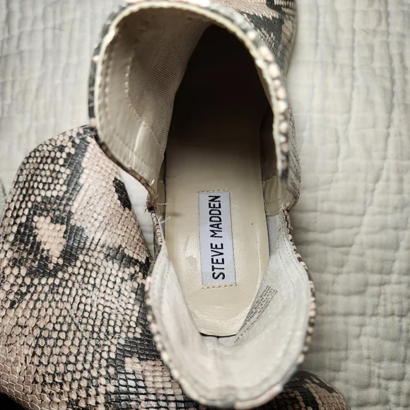 Steve Madden Womens Sz 8.5 Snakeskin Print Ankle Booties Block Heel Side Slits - Picture 4 of 8